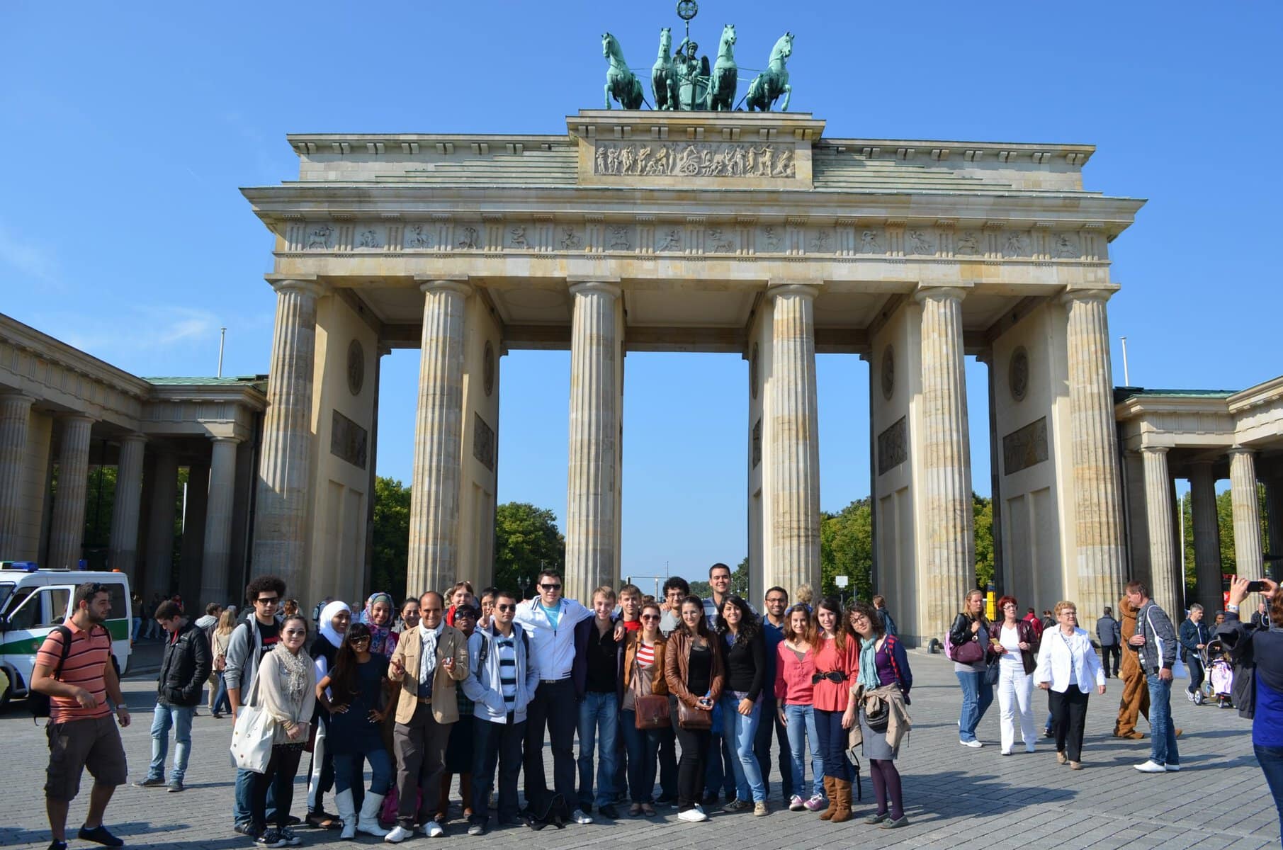 Sprachschüler aus Aachen im Sommer 2011 am Brandenburger Tor, Berlin