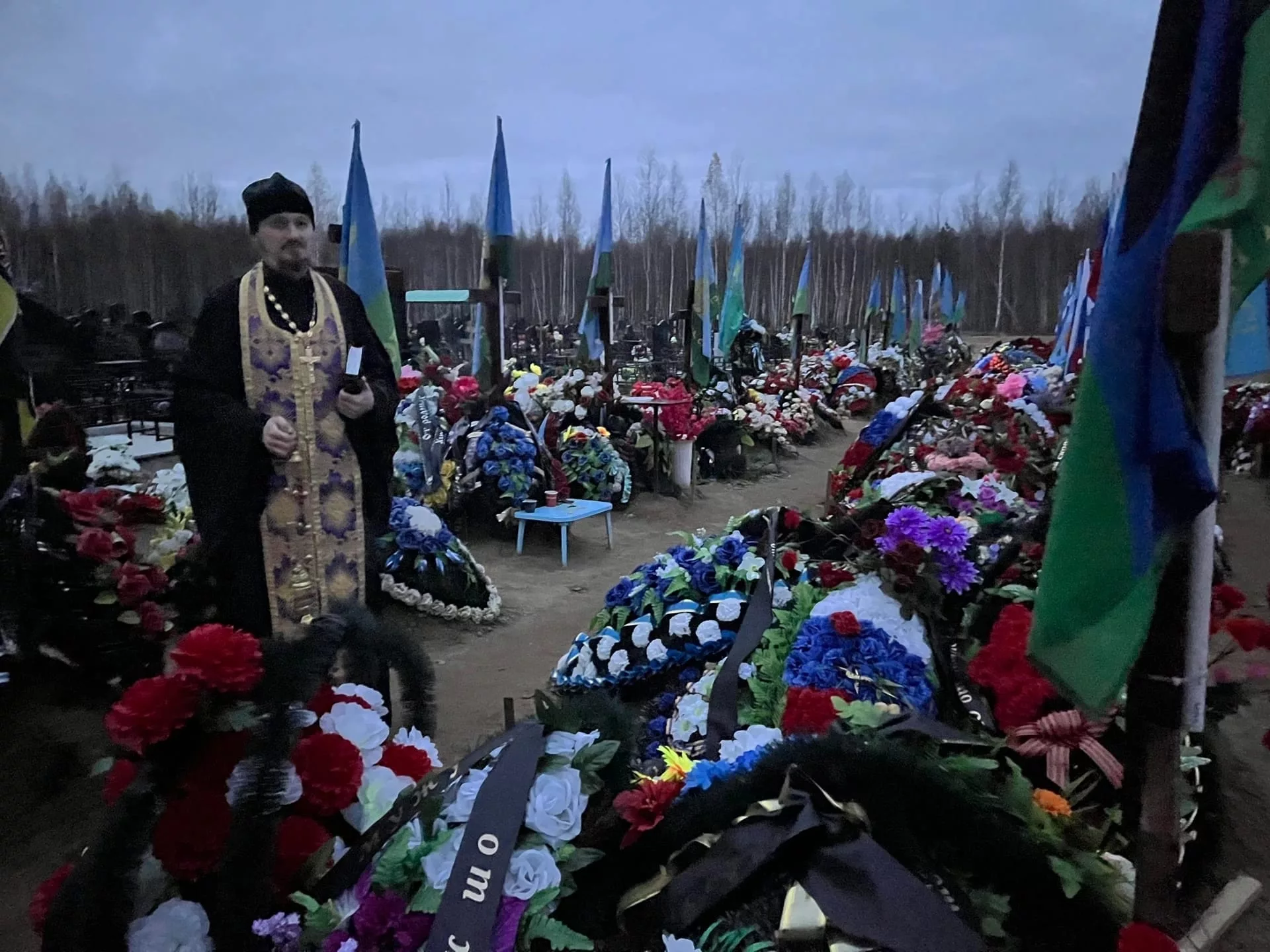 Beerdigung gefallener russischer Soldaten